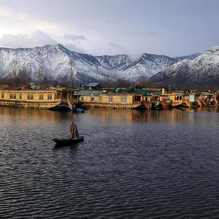Bed and Breakfast Houseboat Dunhill Srīnagar Exterior foto