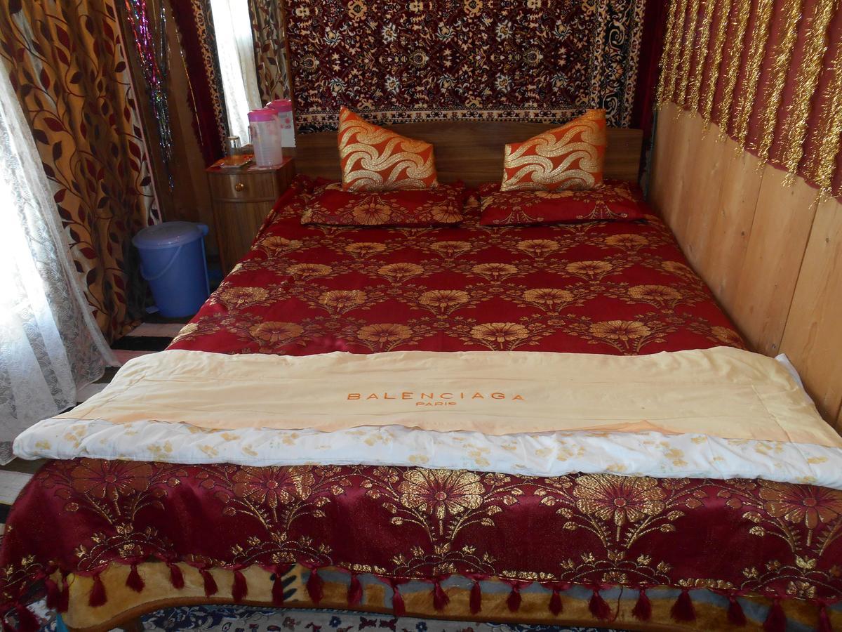 Bed and Breakfast Houseboat Dunhill Srīnagar Exterior foto