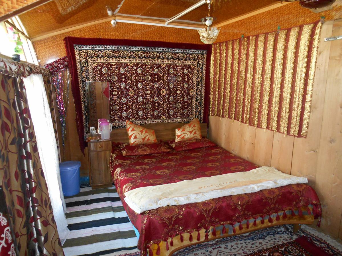 Bed and Breakfast Houseboat Dunhill Srīnagar Exterior foto