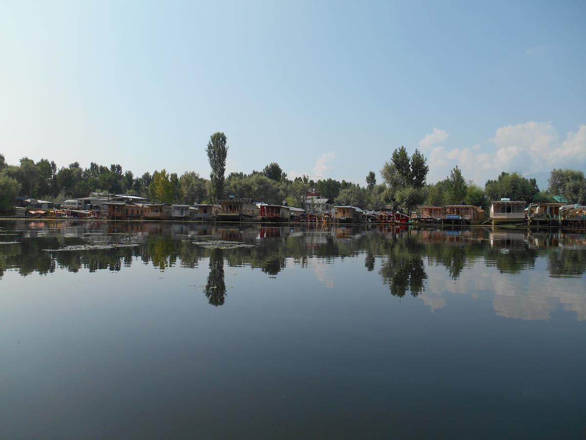 Bed and Breakfast Houseboat Dunhill Srīnagar Exterior foto