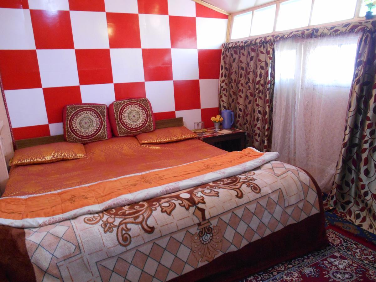 Bed and Breakfast Houseboat Dunhill Srīnagar Exterior foto