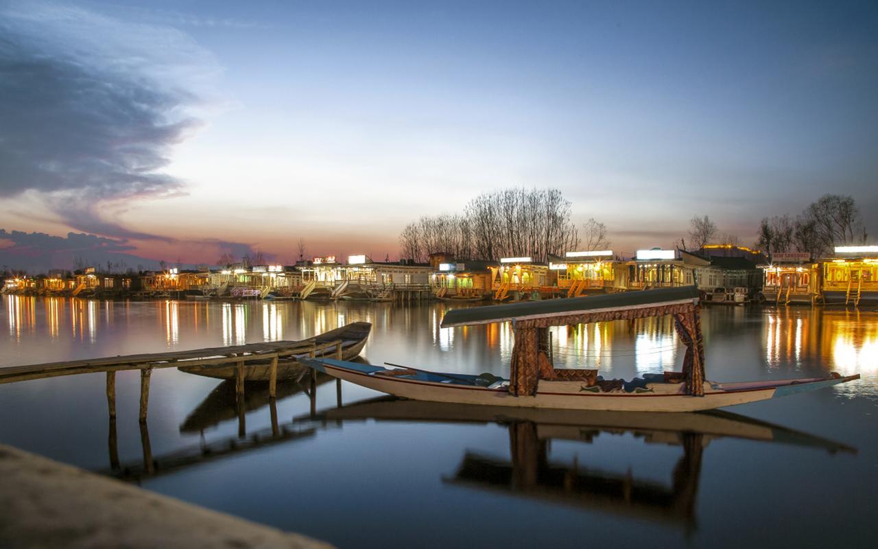 Bed and Breakfast Houseboat Dunhill Srīnagar Exterior foto
